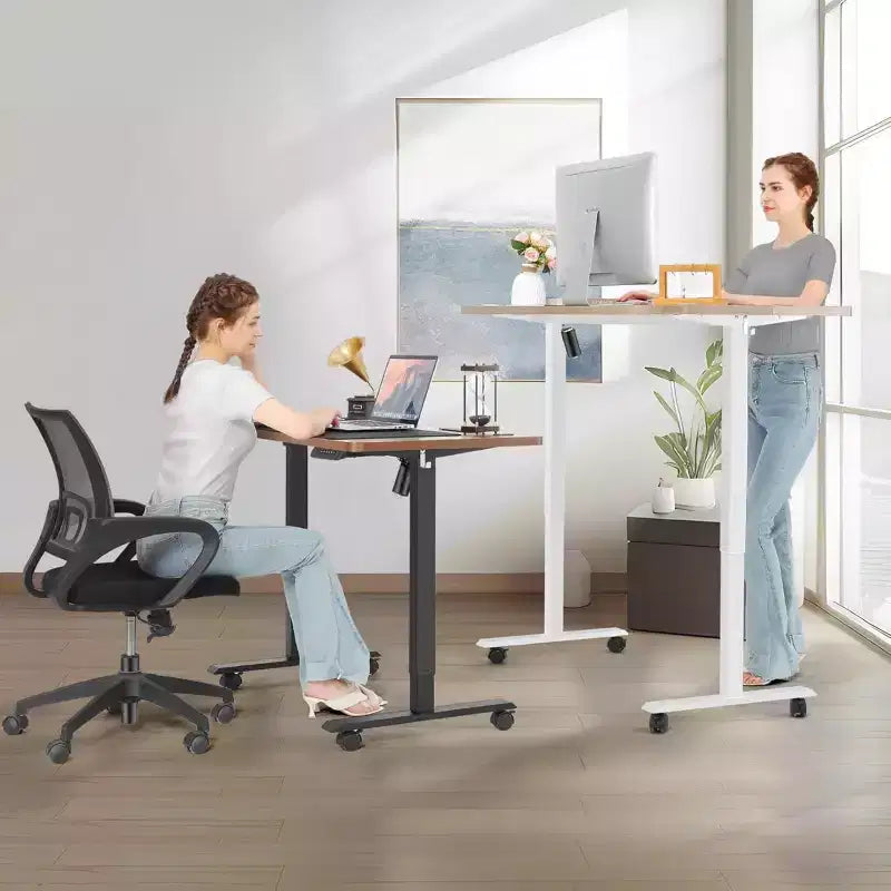 Bureau d'ordinateur debout à hauteur réglable 63 x 24 avec plateau ergonomique incurvé, prise électrique, roulettes verrouillables, plage de levage 27''-46''