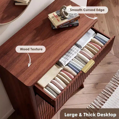 Commode 5 tiroirs pour chambre à coucher, commode haute de 120 cm avec profil incurvé, tiroirs en bois cannelé avec poignée dorée, commode moderne