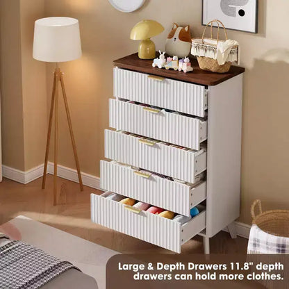 Commode 5 tiroirs pour chambre à coucher, commode haute de 120 cm avec profil incurvé, tiroirs en bois cannelé avec poignée dorée, commode moderne