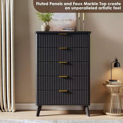 Commode 5 tiroirs pour chambre à coucher, commode haute de 120 cm avec profil incurvé, tiroirs en bois cannelé avec poignée dorée, commode moderne
