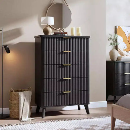 Commode 5 tiroirs pour chambre à coucher, commode haute de 120 cm avec profil incurvé, tiroirs en bois cannelé avec poignée dorée, commode moderne