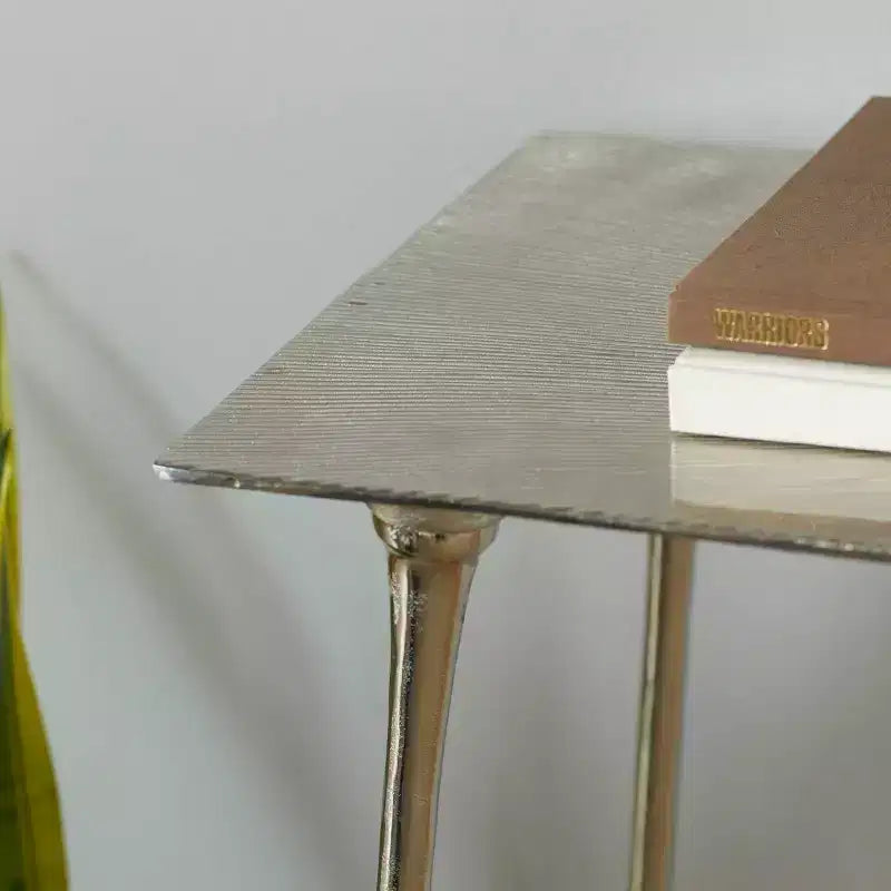 Console en aluminium argenté Glam – Olivia & May : Robuste, aucun assemblage, utilisation intérieure