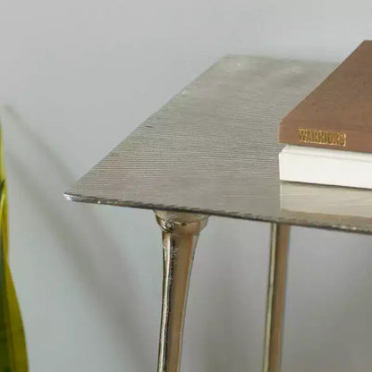 Console en aluminium argenté Glam – Olivia & May : Robuste, aucun assemblage, utilisation intérieure