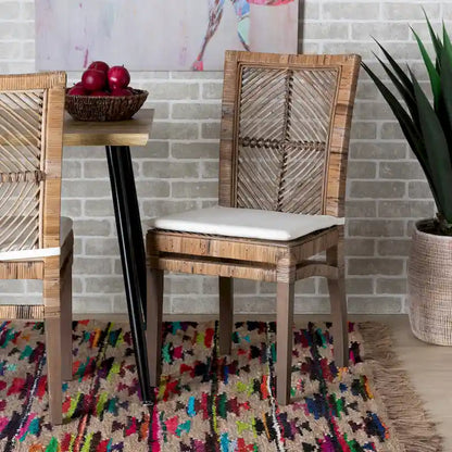Chaise de salle à manger Laluna en rotin et bois d'acajou de style bohème moderne avec coussin